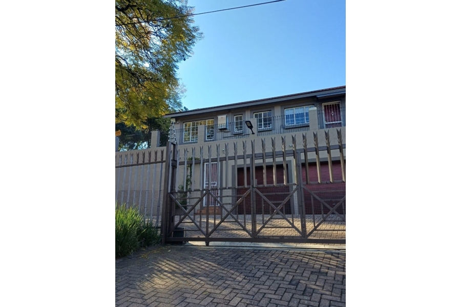 2 Bedroom Property for Sale in Constantia Kloof Gauteng