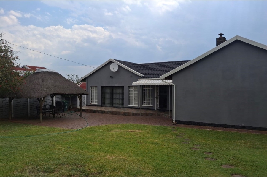 4 Bedroom Property for Sale in Ridgeway Gauteng
