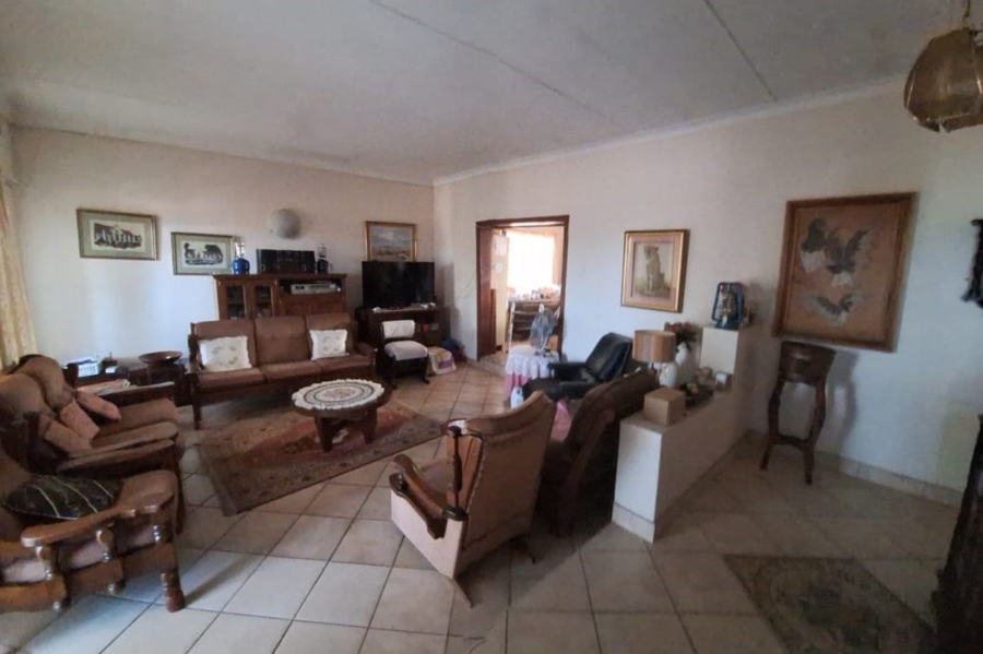 7 Bedroom Property for Sale in Silverton Gauteng