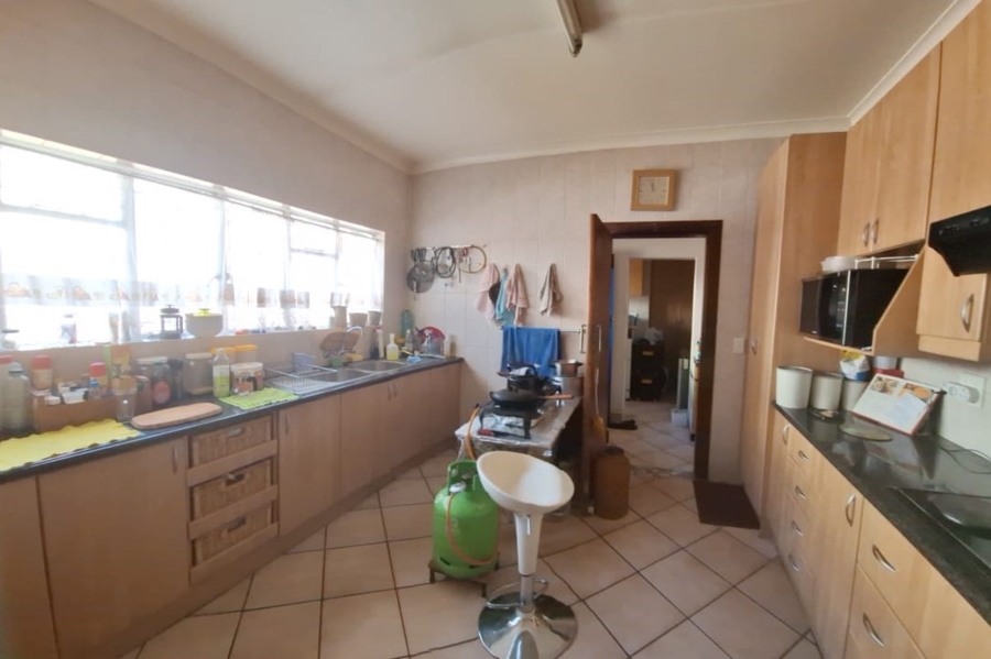 7 Bedroom Property for Sale in Silverton Gauteng