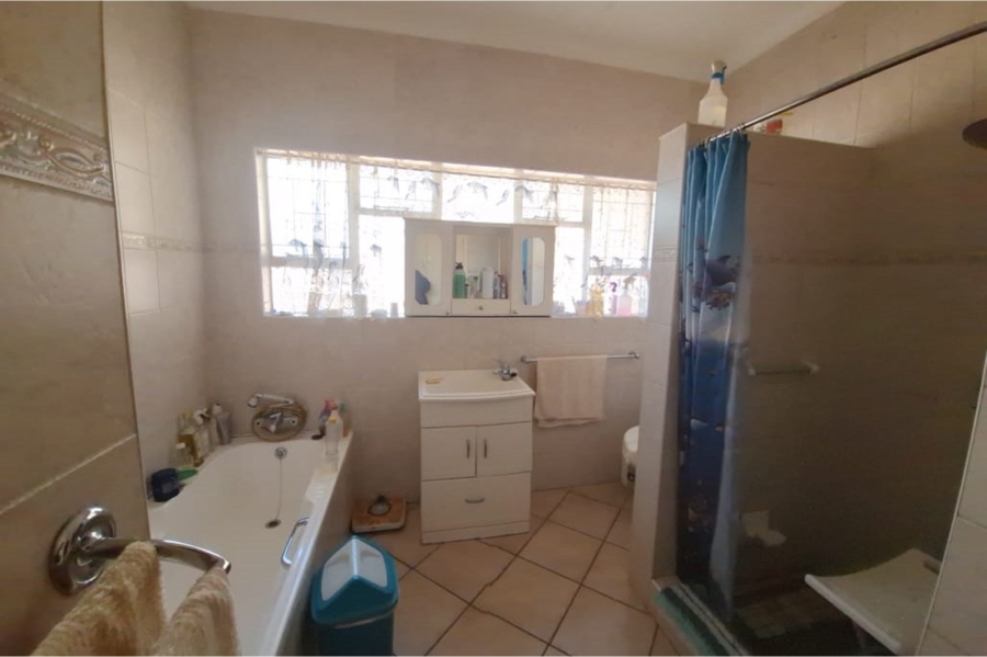 7 Bedroom Property for Sale in Silverton Gauteng