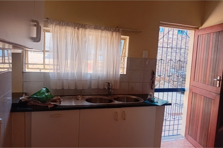 7 Bedroom Property for Sale in Silverton Gauteng