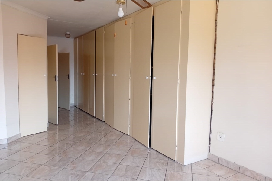 7 Bedroom Property for Sale in Silverton Gauteng