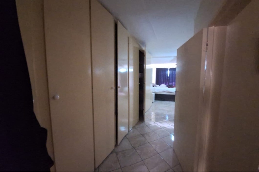 7 Bedroom Property for Sale in Silverton Gauteng