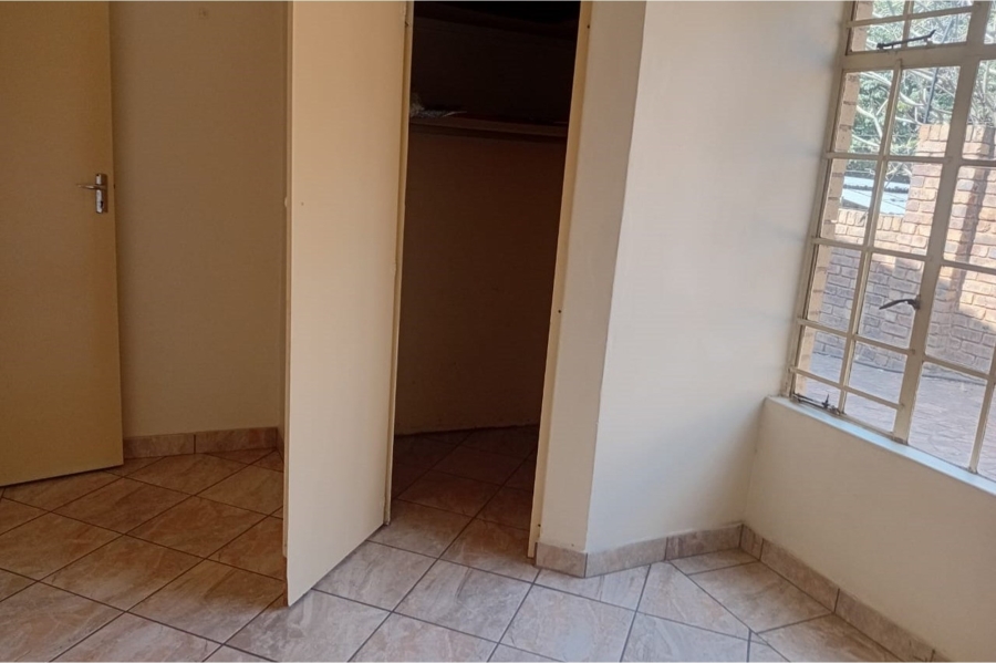 7 Bedroom Property for Sale in Silverton Gauteng