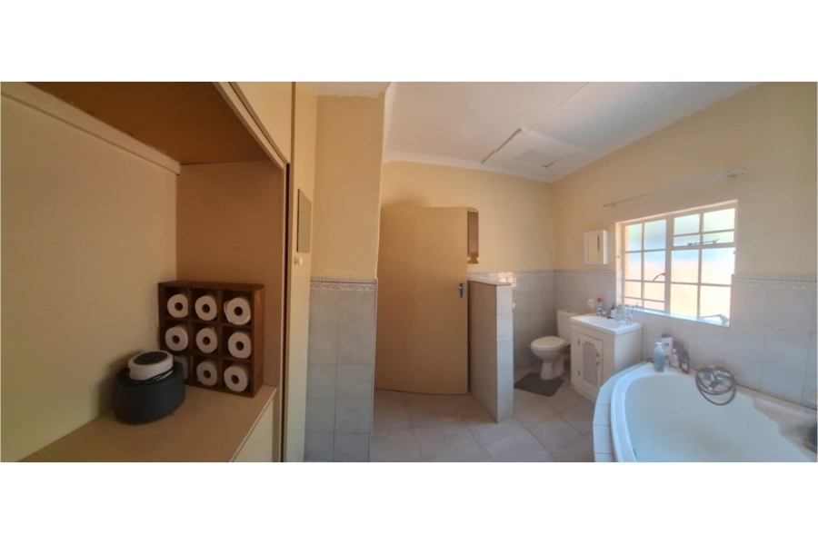 7 Bedroom Property for Sale in Silverton Gauteng