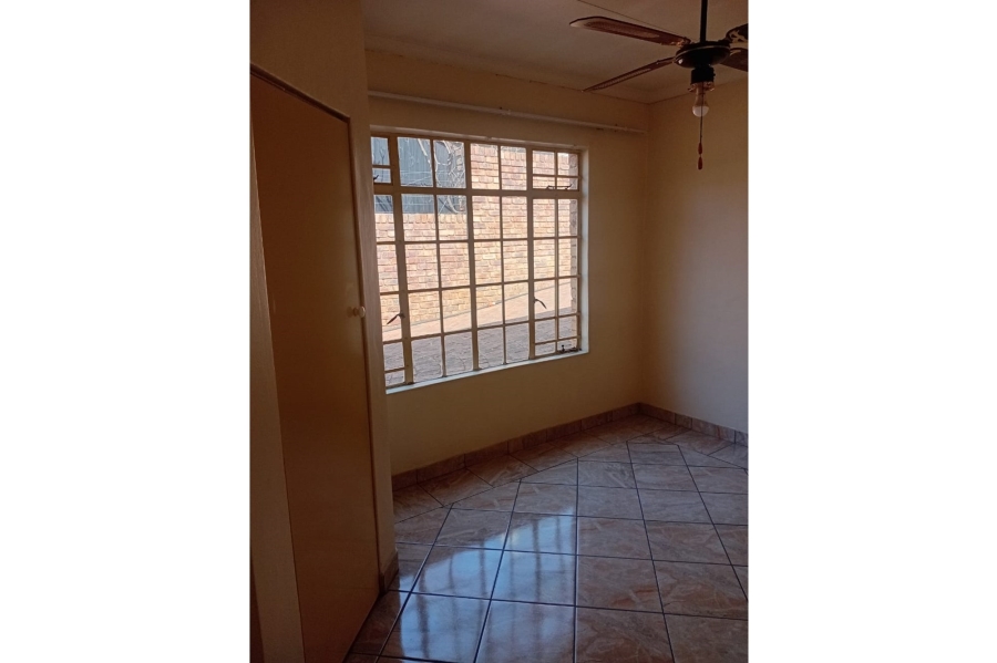 7 Bedroom Property for Sale in Silverton Gauteng