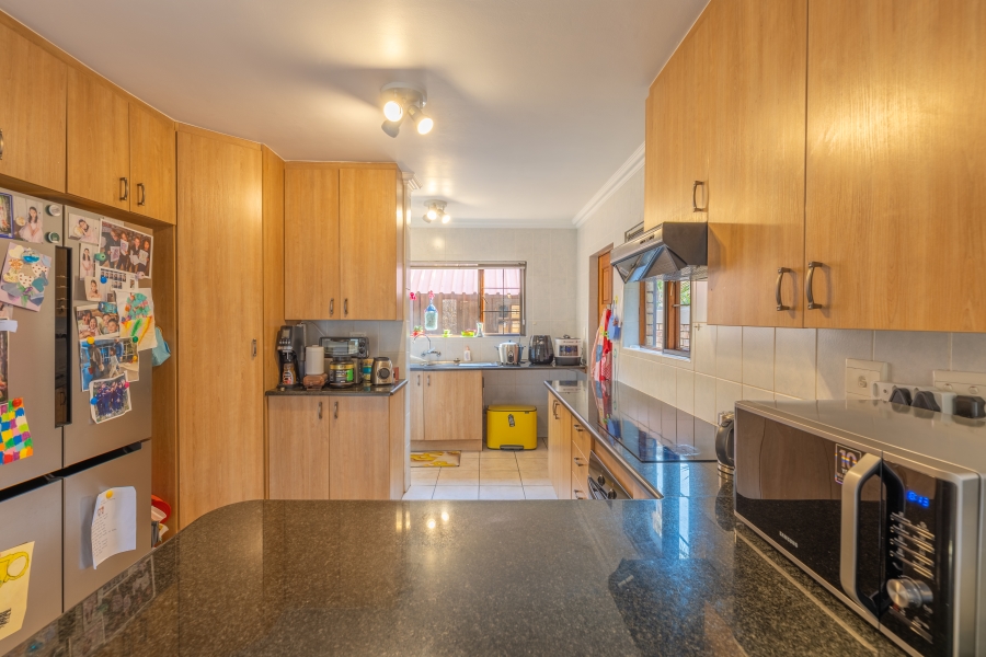 3 Bedroom Property for Sale in Beverley Gauteng