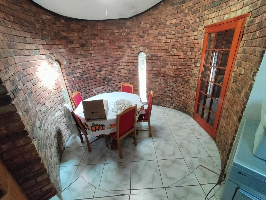 5 Bedroom Property for Sale in Florauna Gauteng