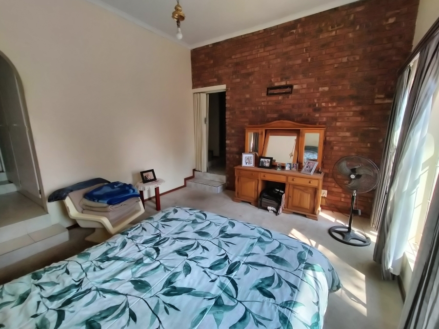 5 Bedroom Property for Sale in Florauna Gauteng