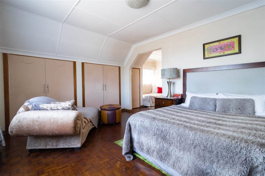 5 Bedroom Property for Sale in Linmeyer Gauteng