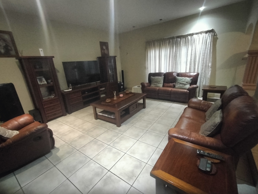 5 Bedroom Property for Sale in Amandasig Gauteng