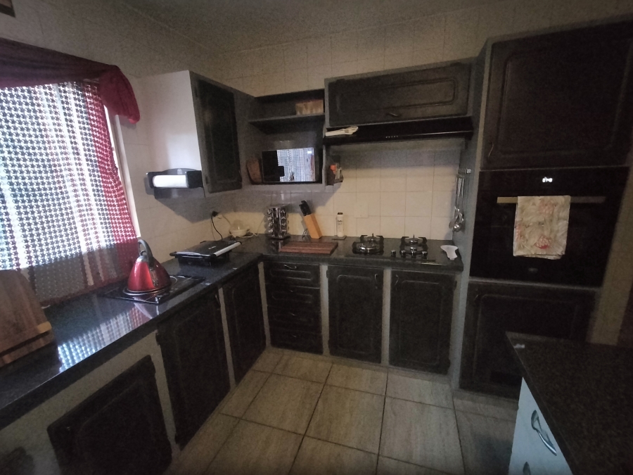 5 Bedroom Property for Sale in Amandasig Gauteng