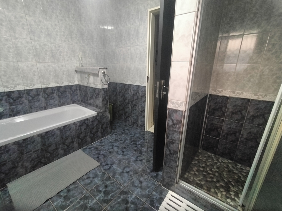5 Bedroom Property for Sale in Amandasig Gauteng