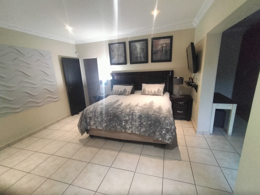 5 Bedroom Property for Sale in Amandasig Gauteng