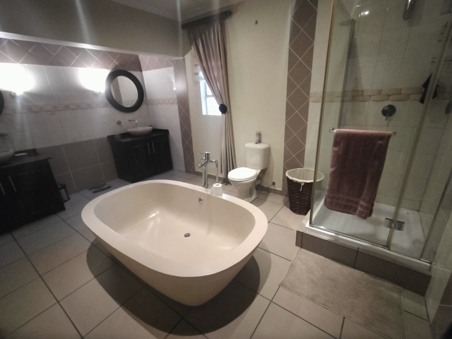 5 Bedroom Property for Sale in Amandasig Gauteng
