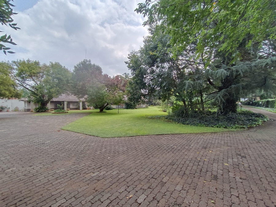 5 Bedroom Property for Sale in Clubview Gauteng