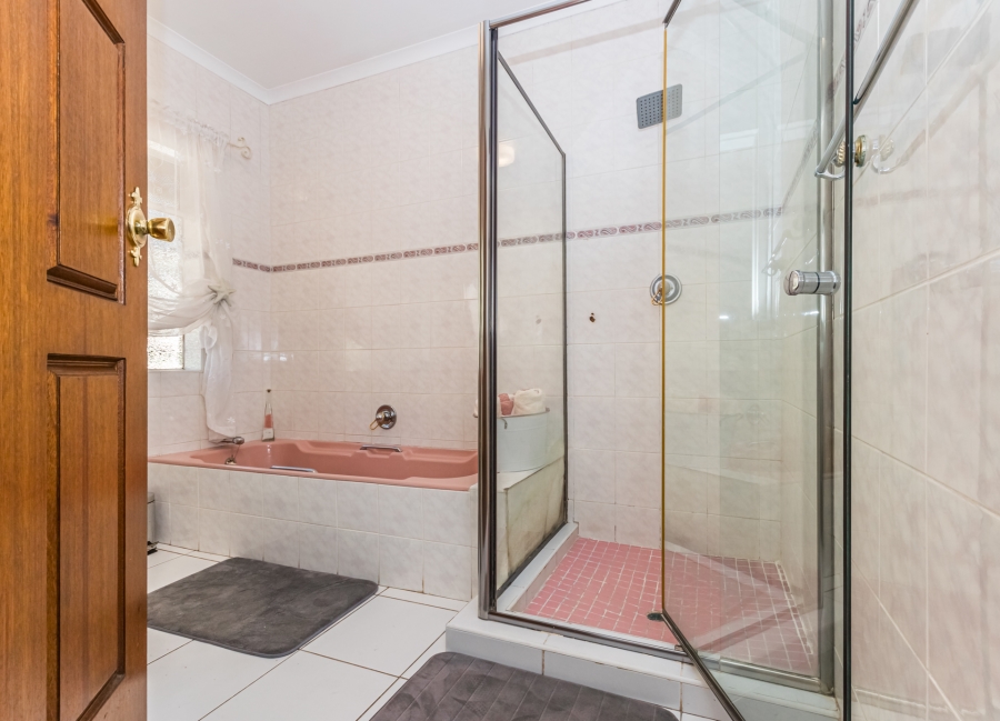 5 Bedroom Property for Sale in Clubview Gauteng