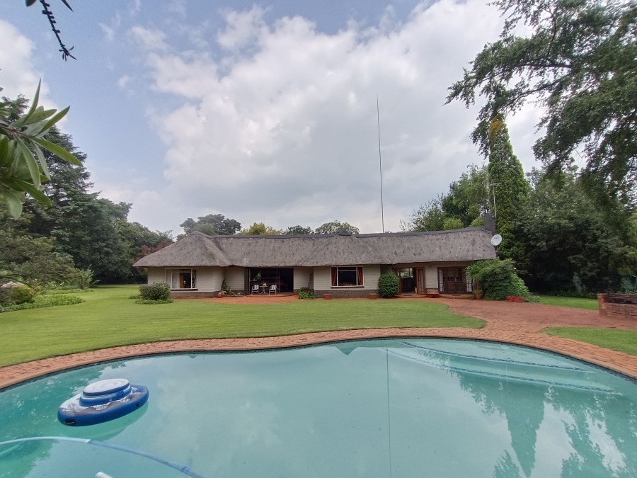 5 Bedroom Property for Sale in Clubview Gauteng
