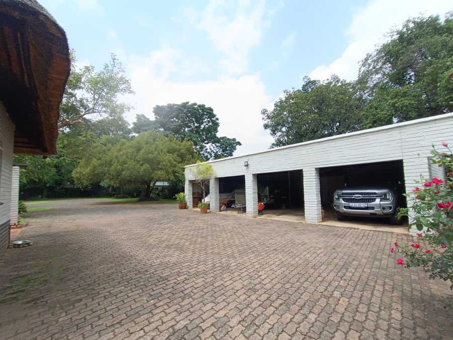5 Bedroom Property for Sale in Clubview Gauteng