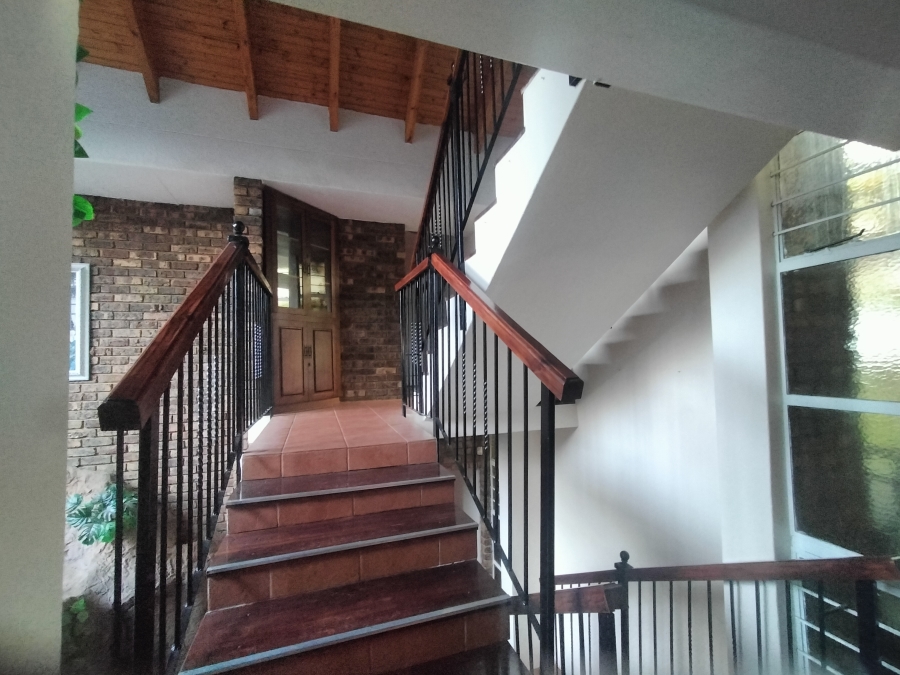 6 Bedroom Property for Sale in Florauna Gauteng