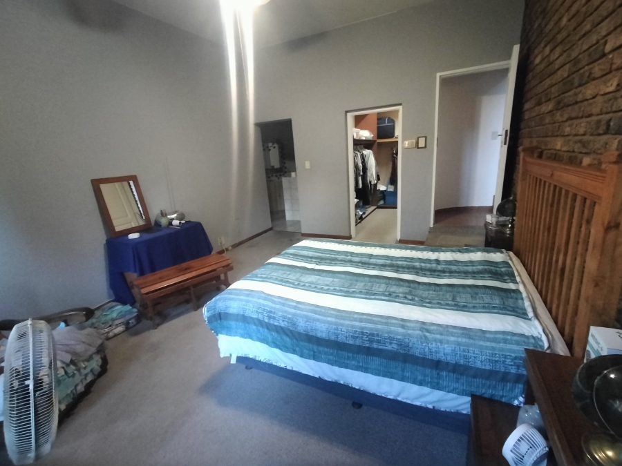 6 Bedroom Property for Sale in Florauna Gauteng