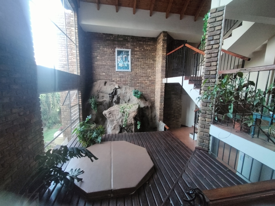 6 Bedroom Property for Sale in Florauna Gauteng