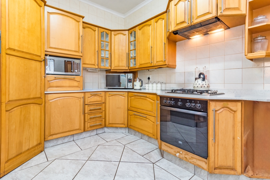 5 Bedroom Property for Sale in Roodekrans Gauteng