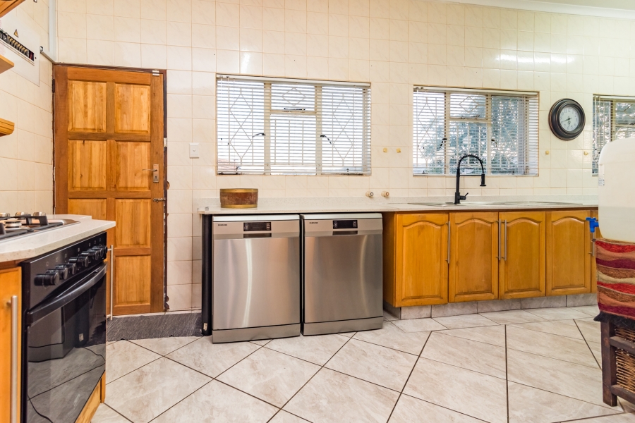 5 Bedroom Property for Sale in Roodekrans Gauteng