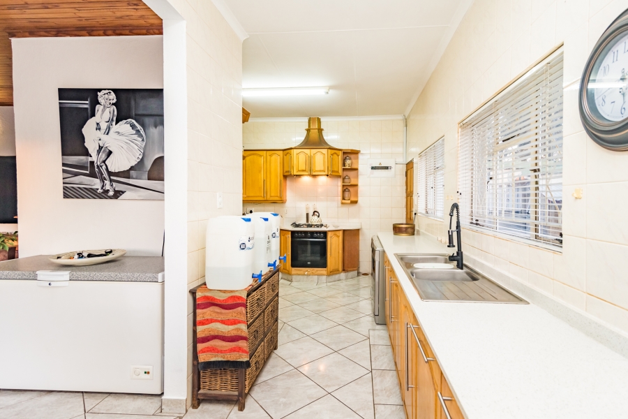 5 Bedroom Property for Sale in Roodekrans Gauteng