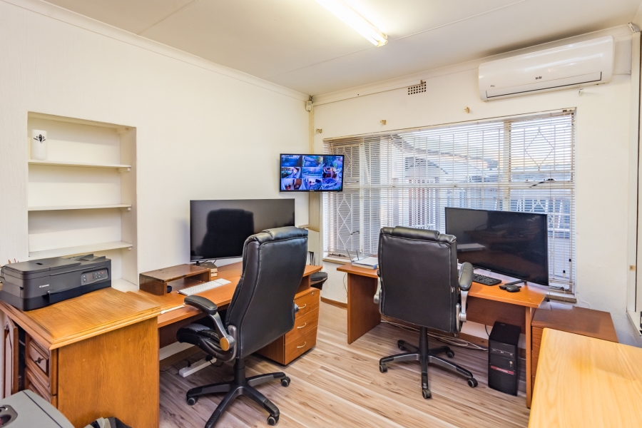 5 Bedroom Property for Sale in Roodekrans Gauteng