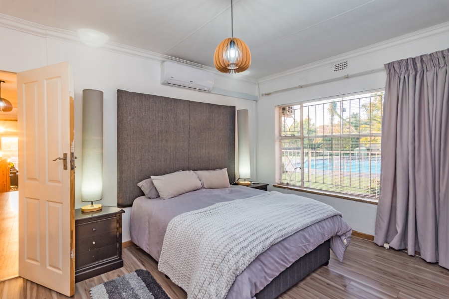 5 Bedroom Property for Sale in Roodekrans Gauteng