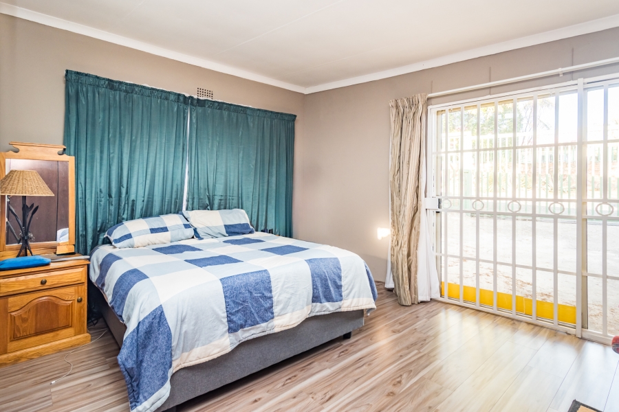 5 Bedroom Property for Sale in Roodekrans Gauteng