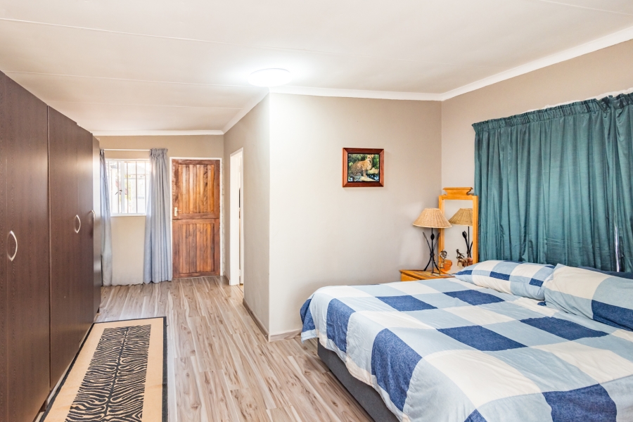 5 Bedroom Property for Sale in Roodekrans Gauteng