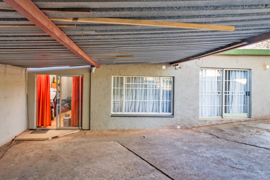 5 Bedroom Property for Sale in Roodekrans Gauteng