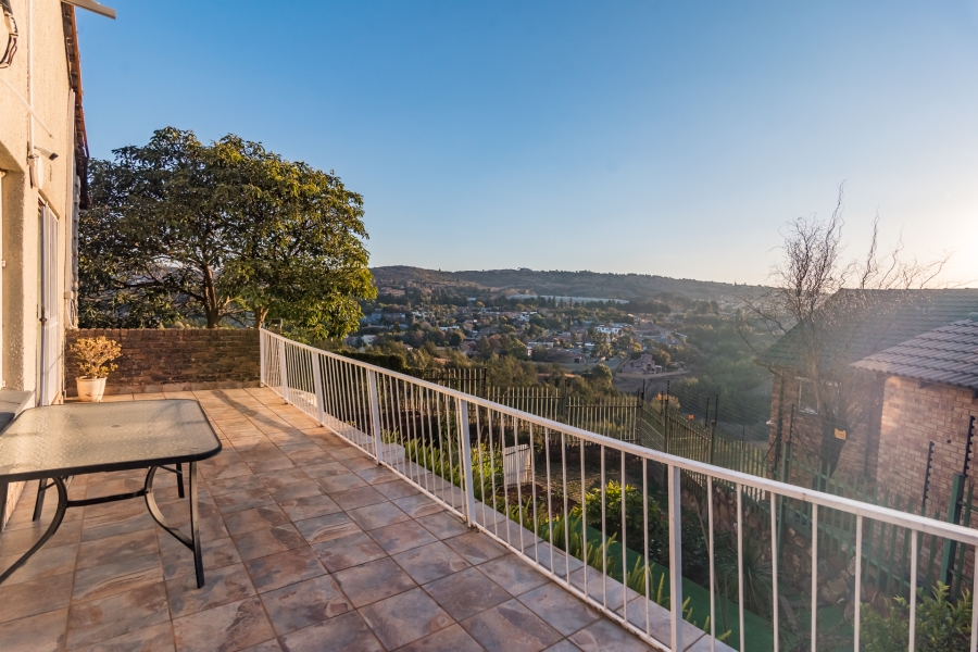 5 Bedroom Property for Sale in Roodekrans Gauteng