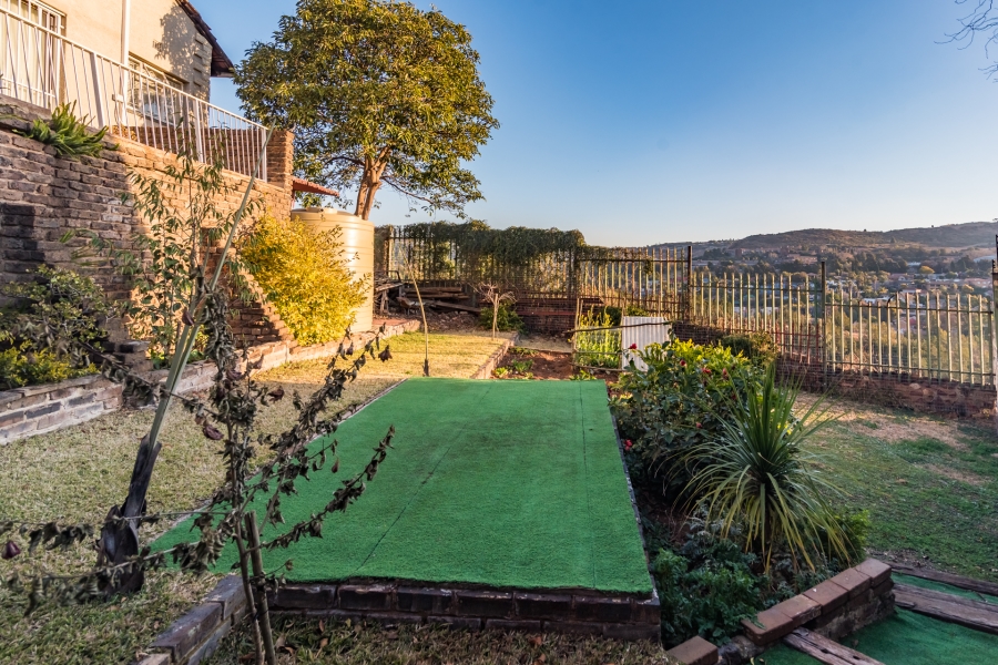 5 Bedroom Property for Sale in Roodekrans Gauteng