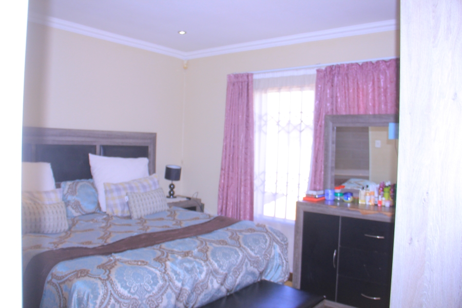 3 Bedroom Property for Sale in Roodekop Gauteng