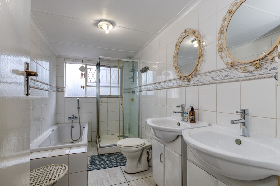 4 Bedroom Property for Sale in Linden Gauteng