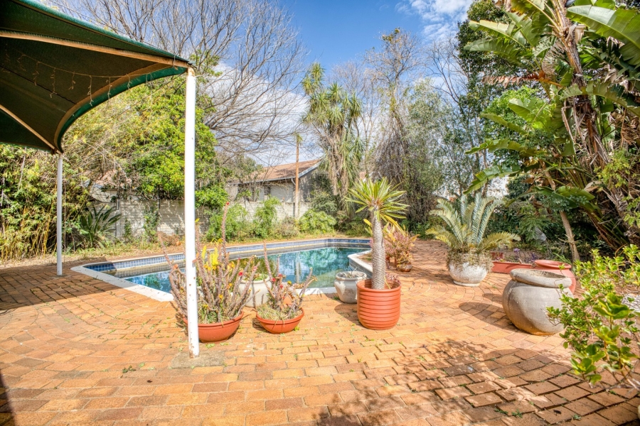 4 Bedroom Property for Sale in Linden Gauteng