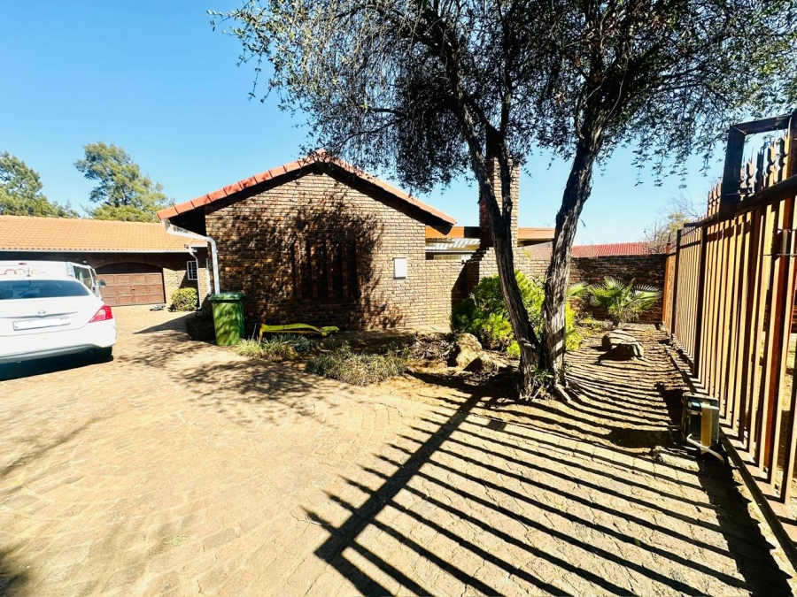 3 Bedroom Property for Sale in Brackenhurst Gauteng