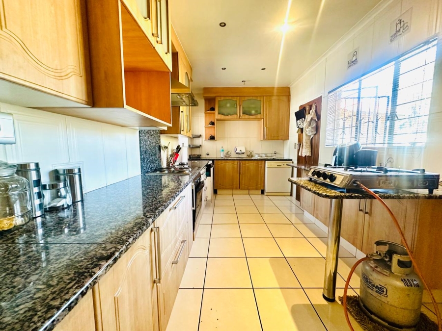 3 Bedroom Property for Sale in Brackenhurst Gauteng
