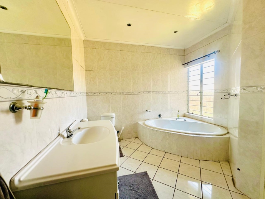 3 Bedroom Property for Sale in Brackenhurst Gauteng