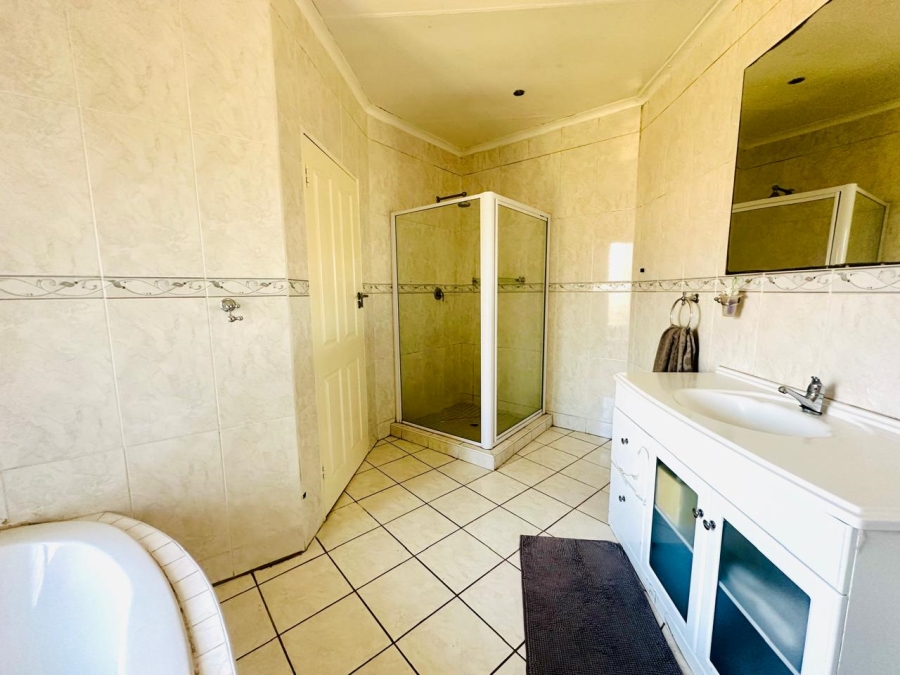 3 Bedroom Property for Sale in Brackenhurst Gauteng