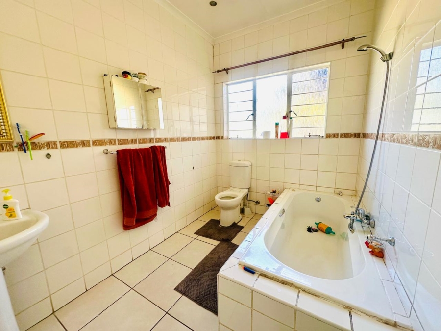 3 Bedroom Property for Sale in Brackenhurst Gauteng
