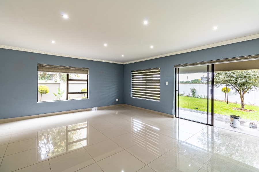 To Let 4 Bedroom Property for Rent in Willow Acres Gauteng