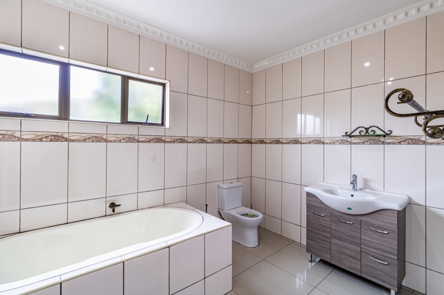 To Let 4 Bedroom Property for Rent in Willow Acres Gauteng