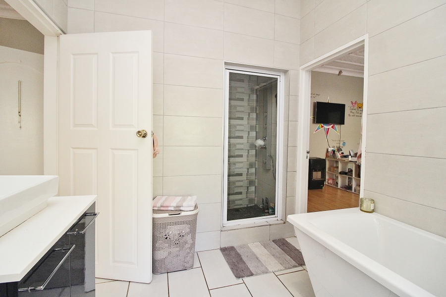 4 Bedroom Property for Sale in Primrose Hill Gauteng