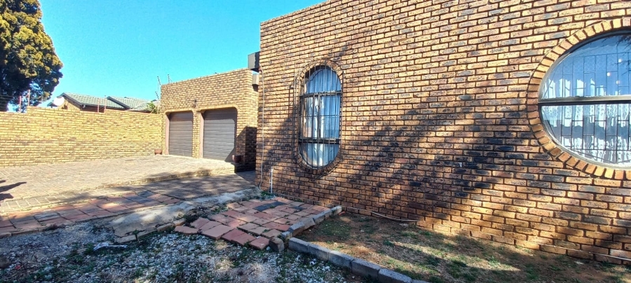 4 Bedroom Property for Sale in Dalpark Gauteng