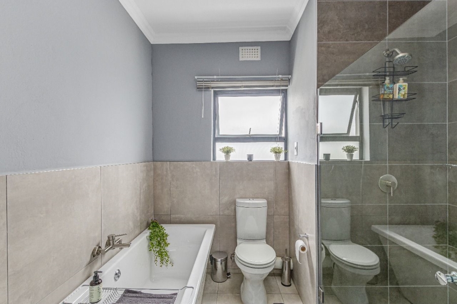 To Let 3 Bedroom Property for Rent in Glen Austin Gauteng